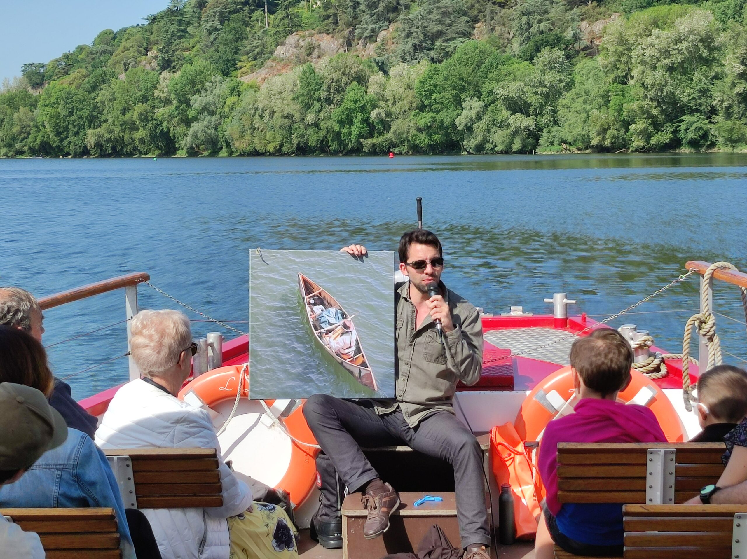 Corentin Leduc à bord de son canoé sur la Loire