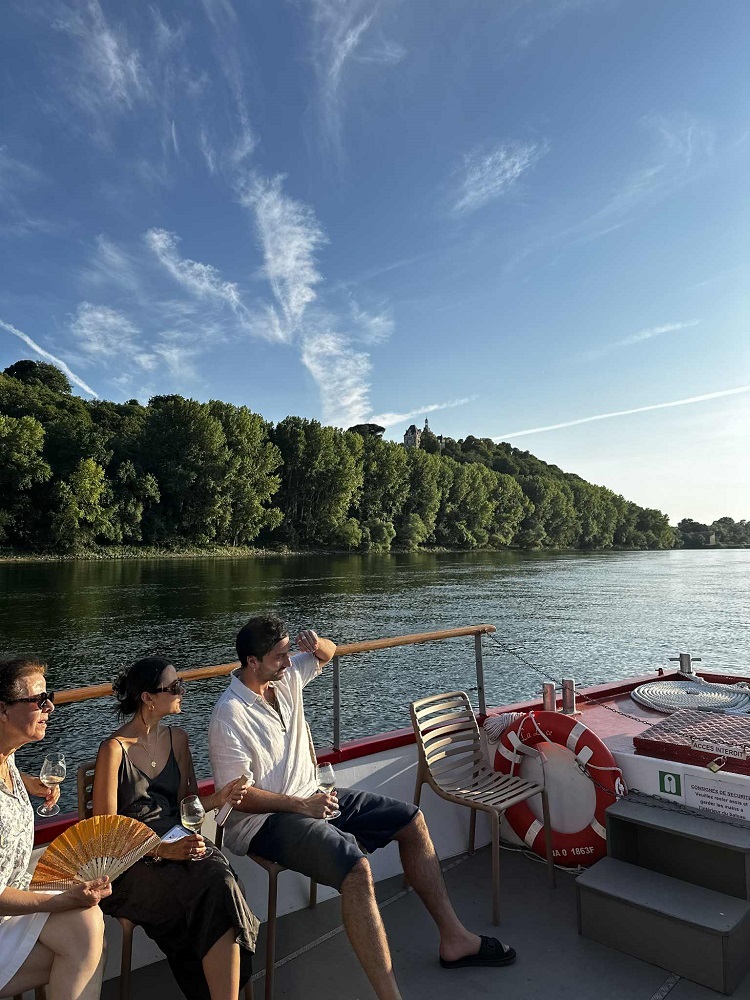 Verre de vins avec la Loire au crépuscule